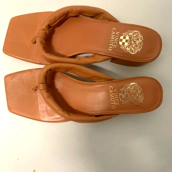 VINCE CAMUTO STACKED HEEL SANDALS - Picture 2 of 5